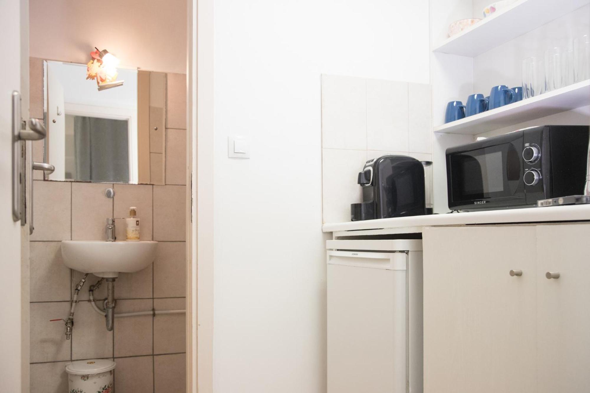 Comfort 2 Minutes From The Metro Athens
