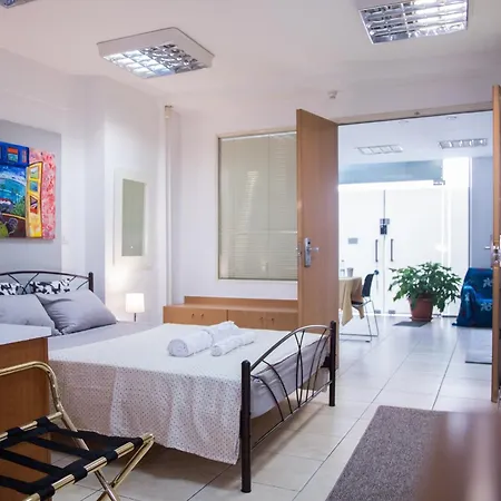 Comfort 2 Minutes From The Metro Athens Exterior photo